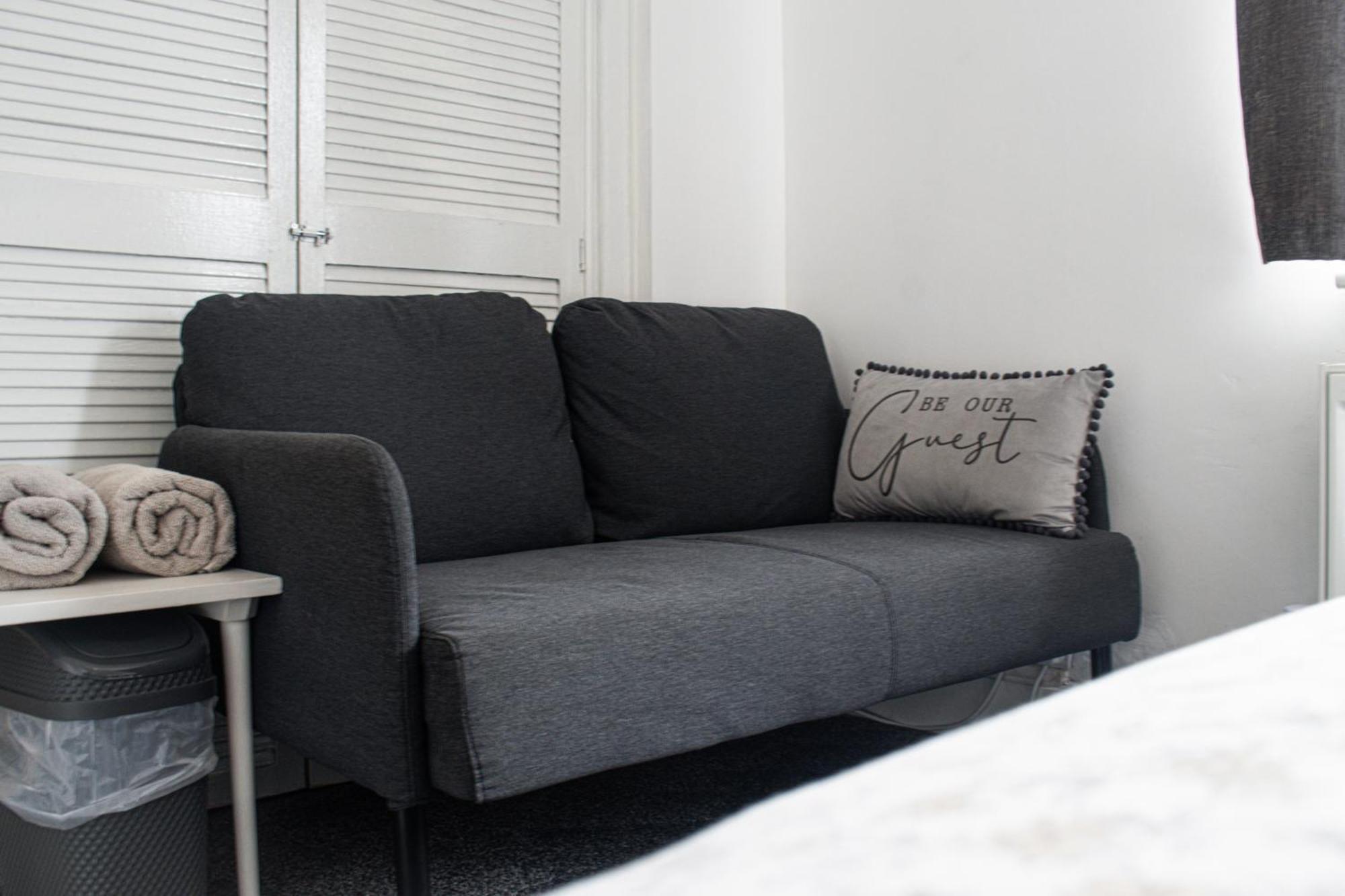 Luton Lodge - Newly Renovated Ideal For Short Stay, Close To Airport Train Station, Free Parking Off Street , Luxury Comfort In Low Price ภายนอก รูปภาพ
