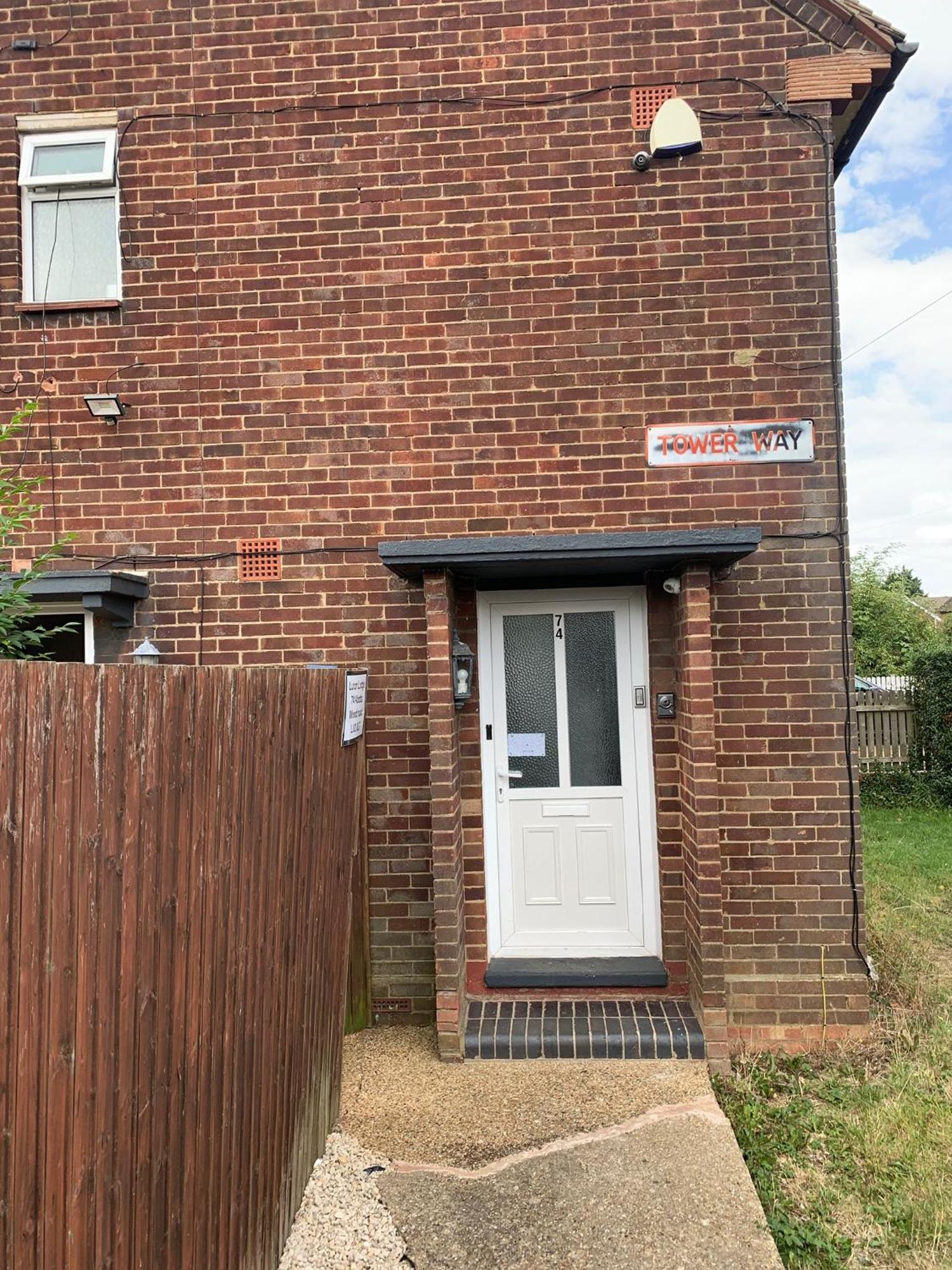 Luton Lodge - Newly Renovated Ideal For Short Stay, Close To Airport Train Station, Free Parking Off Street , Luxury Comfort In Low Price ภายนอก รูปภาพ