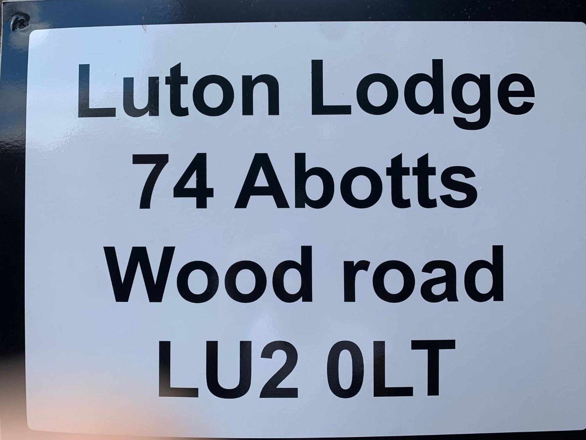 Luton Lodge - Newly Renovated Ideal For Short Stay, Close To Airport Train Station, Free Parking Off Street , Luxury Comfort In Low Price ภายนอก รูปภาพ