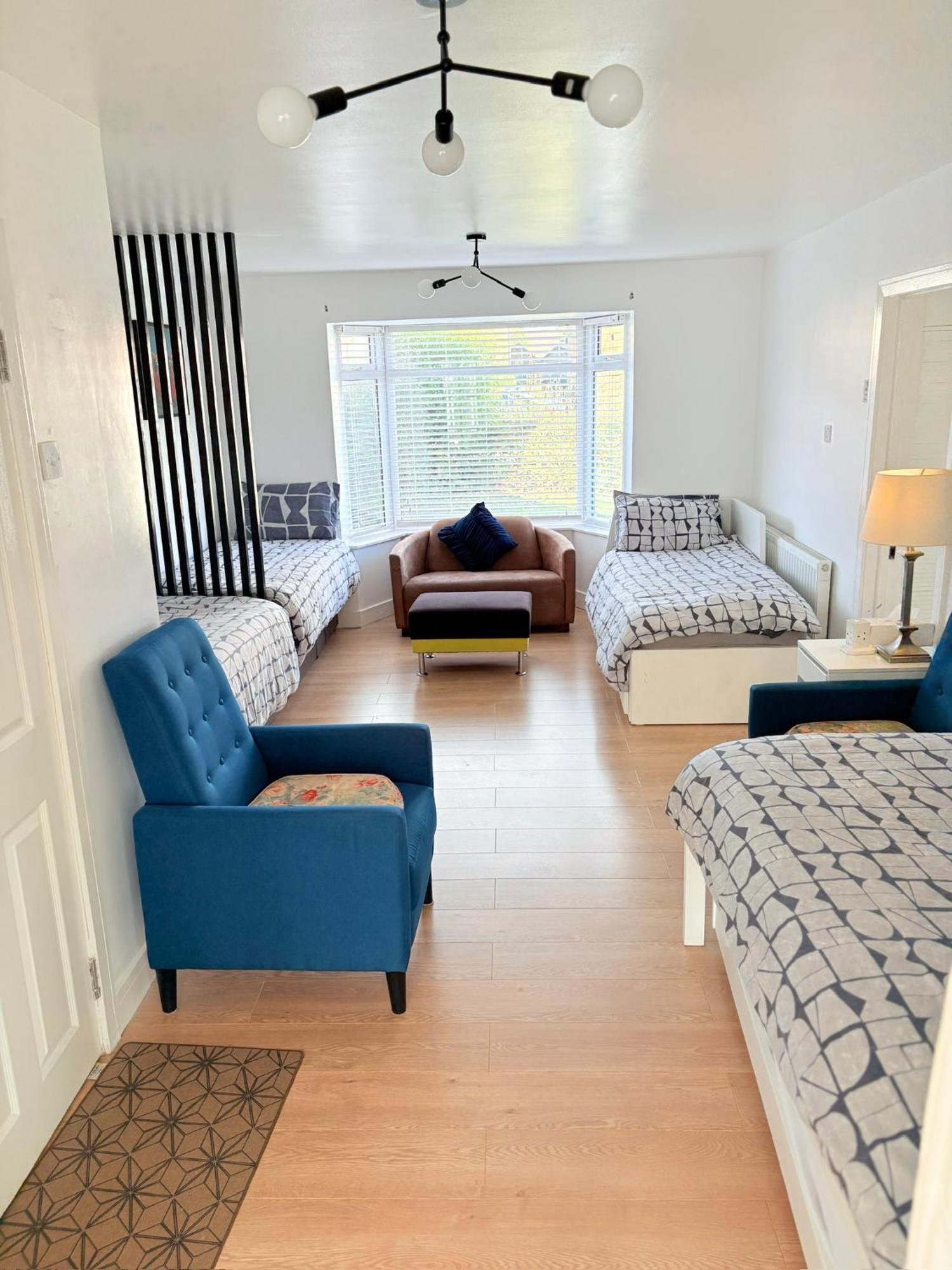 Luton Lodge - Newly Renovated Ideal For Short Stay, Close To Airport Train Station, Free Parking Off Street , Luxury Comfort In Low Price ภายนอก รูปภาพ