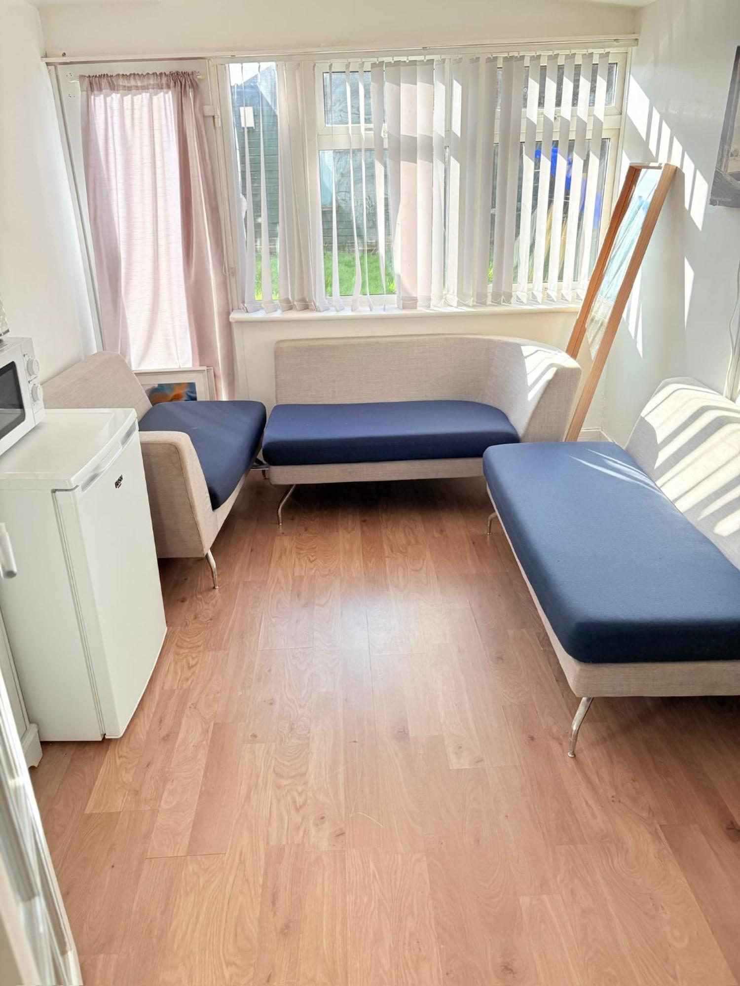 Luton Lodge - Newly Renovated Ideal For Short Stay, Close To Airport Train Station, Free Parking Off Street , Luxury Comfort In Low Price ภายนอก รูปภาพ